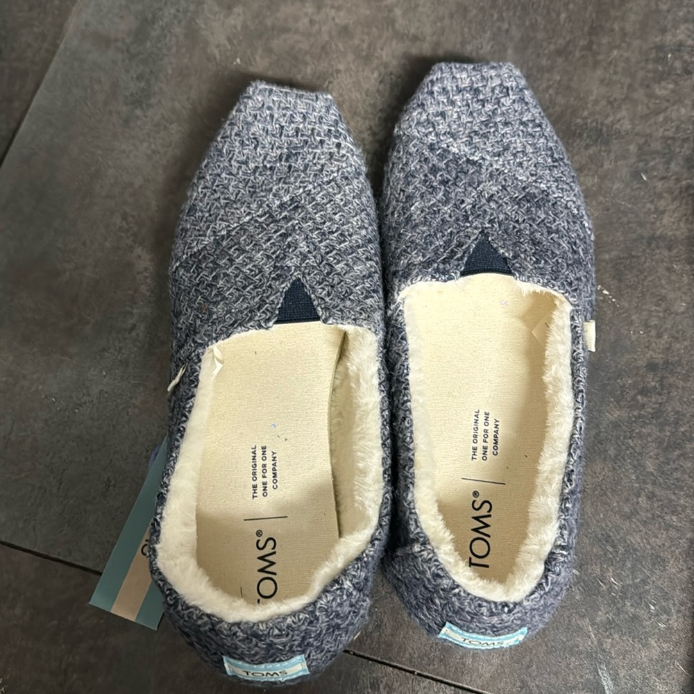 TOMS NWT
